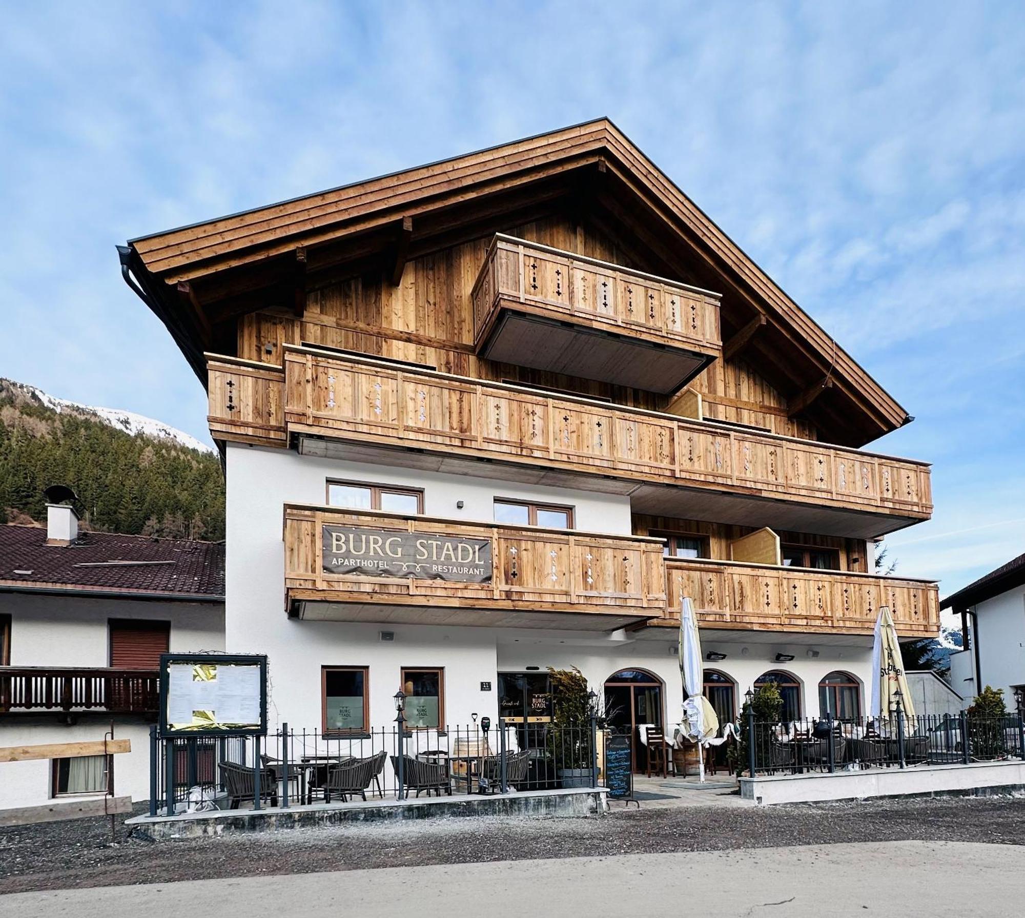 Burgstadl Aparthotel & Restaurant Ладіс Екстер'єр фото